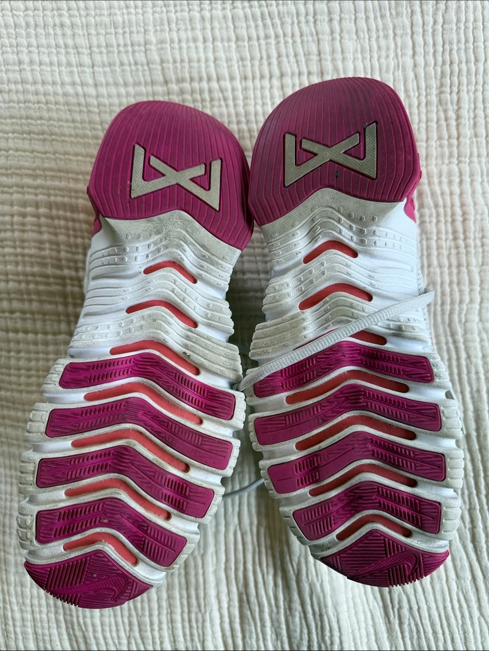 Nike Women’s Metcon White and Coral Athletic Running Shoes - Picture 3 of 6